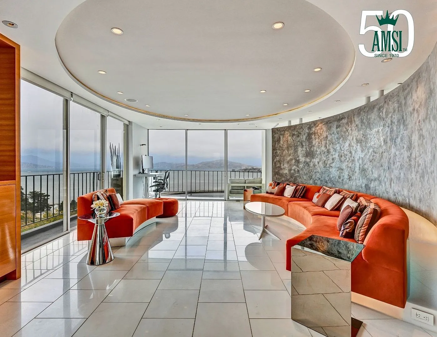 Designer Luxury. Iconic Views. Extraordinary Living. — Photo 1