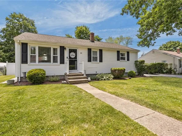 33 Fairhaven Rd, Cumberland, RI 02864