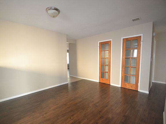 4th image of 15629 Seaforth Ave
