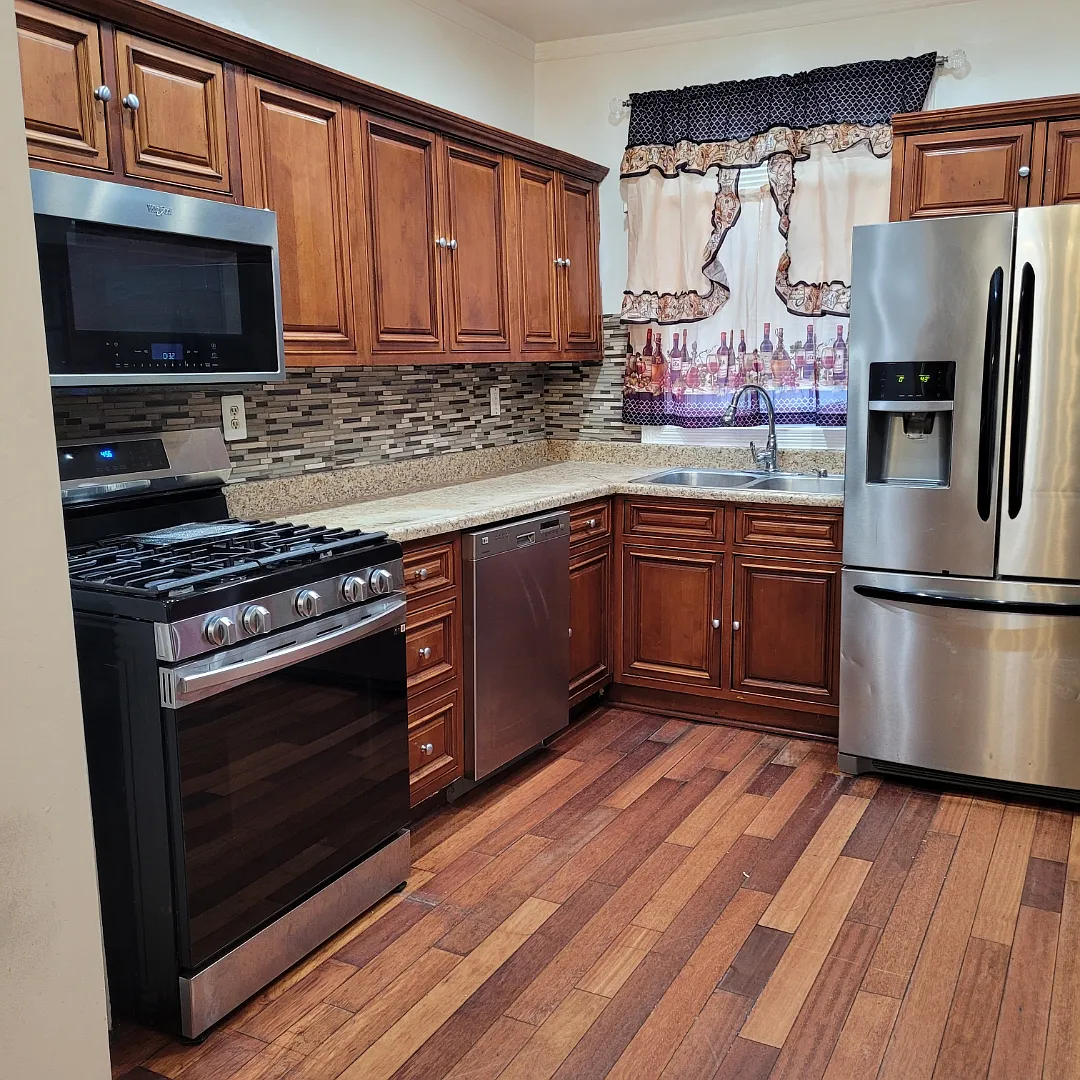 3 bed, 1176 sqft, $2,200 — Photo 1
