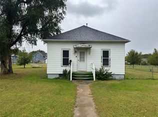 1217 Garfield St, Holdrege, NE 68949