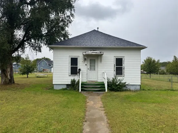 1217 Garfield St, Holdrege, NE 68949