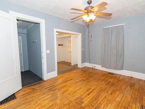 4th image of 807 Emerson St