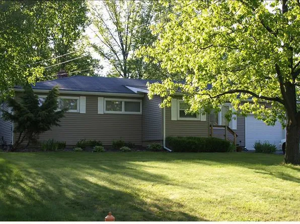 3017 Green Acres Dr, Youngstown, OH 44505