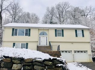 124 Bearfort Rd, West Milford, NJ 07480
