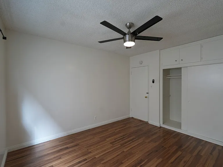 11915 Manor Dr — Photo 18