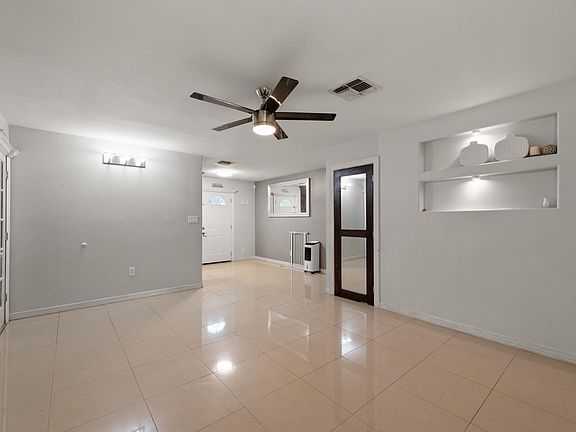 4th image of 1225 Lantana Ln