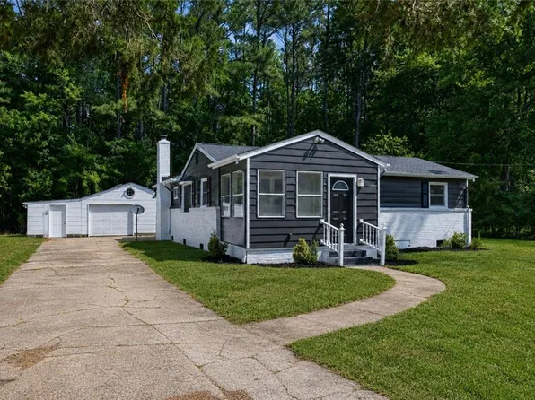 1073 Scenic Blvd, Chesapeake, VA 23322
