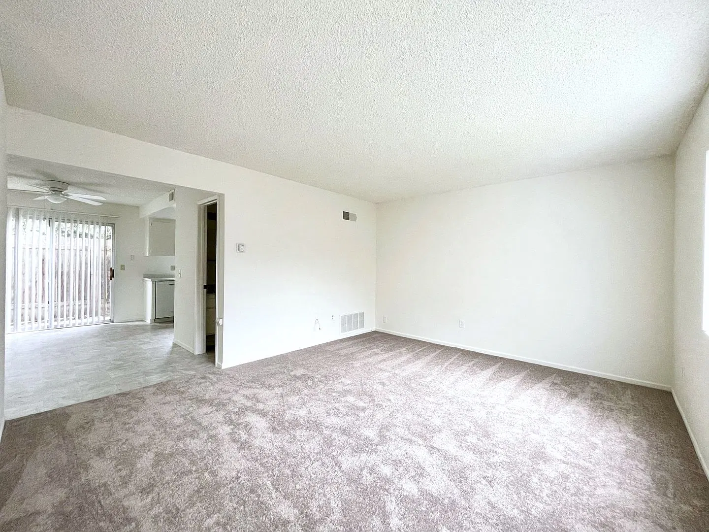 Fire Mtn. Townhome w/ Garage! — Photo 2