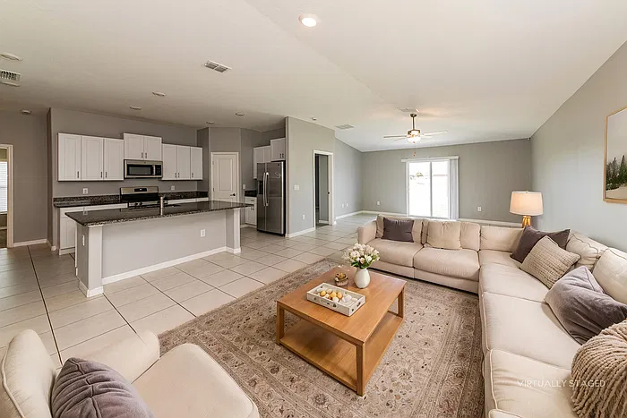 4 bed, 2.0 bath, 1817 sqft, $2,475 — Photo 4