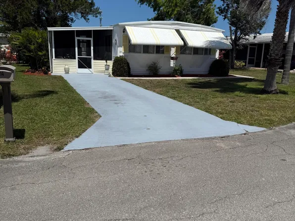 14 SE Hildalgo Lane, Port St Lucie, FL 34952