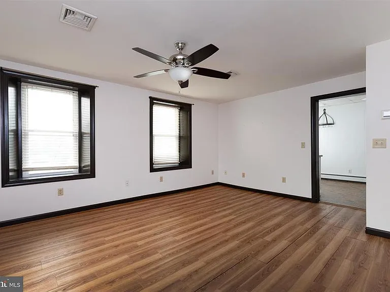 40 W Main St — Photo 15