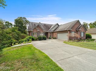 800 Oak Chase Blvd, Lenoir City, TN 37772