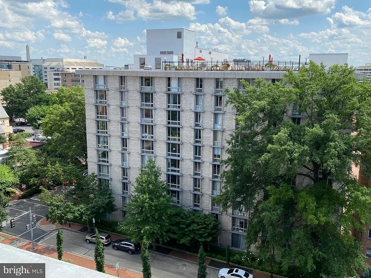 Building Photo - 950 25th St NW #614N
