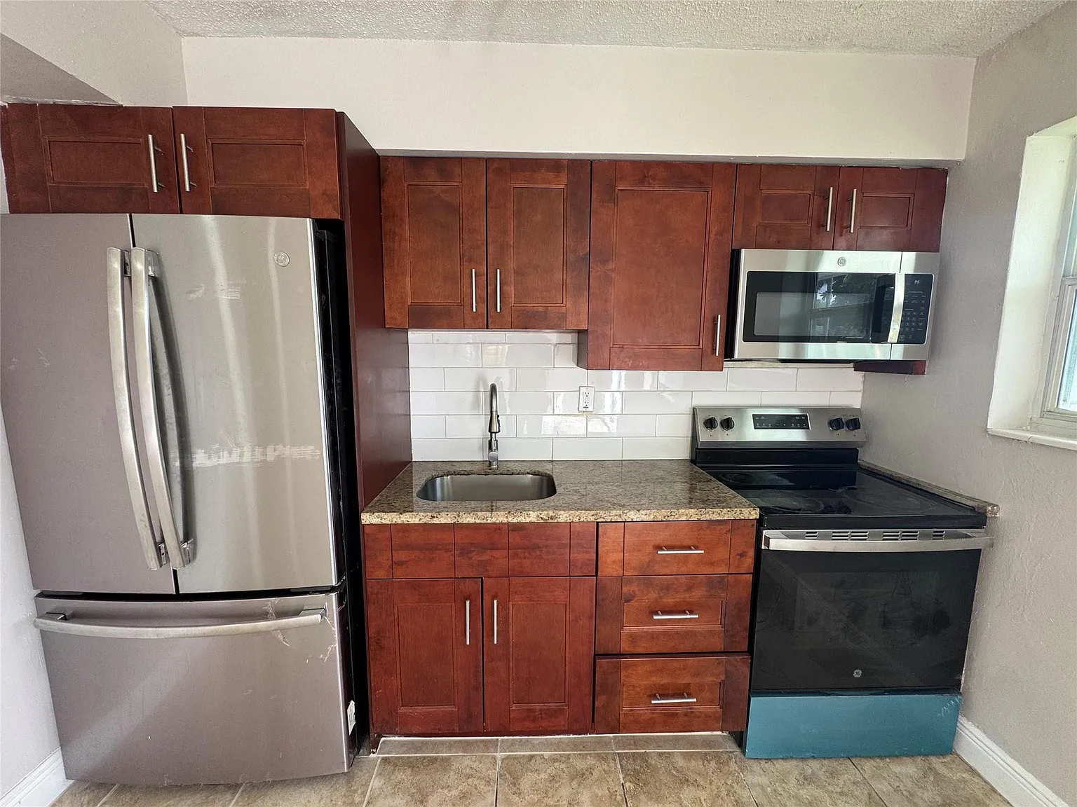 2 bed, 1.0 bath, 700 sqft, $1,900 — Photo 4