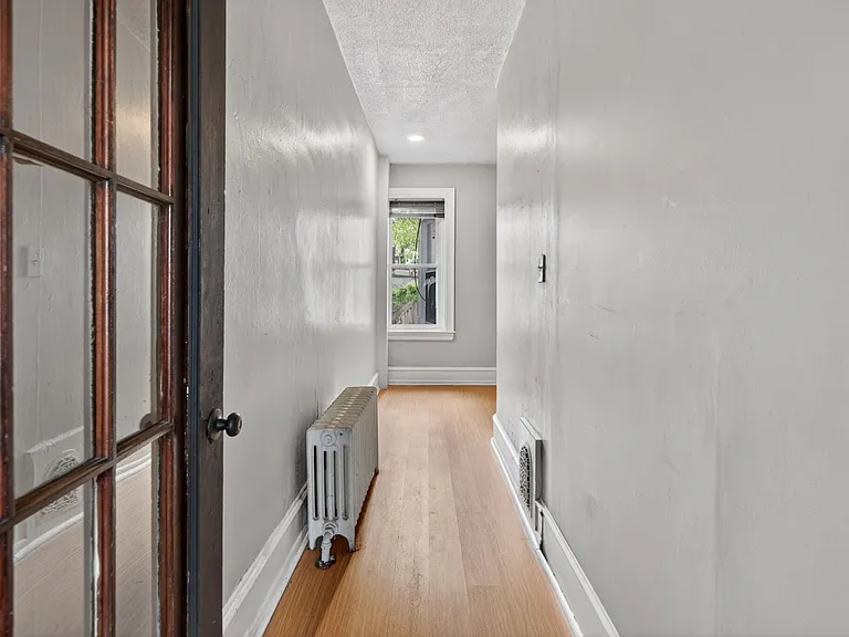 864 E Chelten Ave — Photo 12