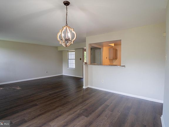 4th image of 669 Rose Hollow Dr #A