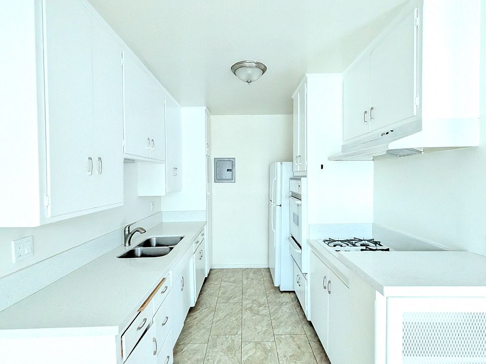 1st image of 3012 S Veteran Ave #5