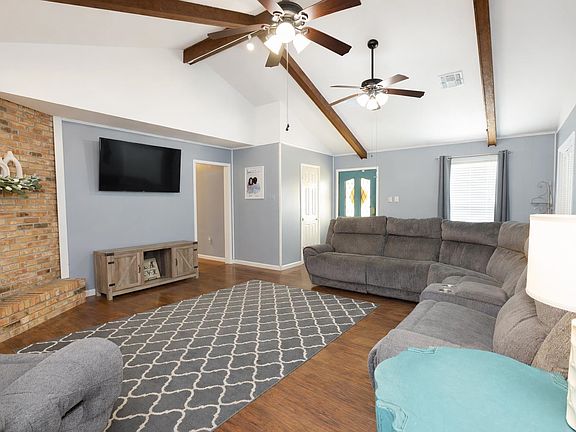 5th image of 115 Piping Rock Dr