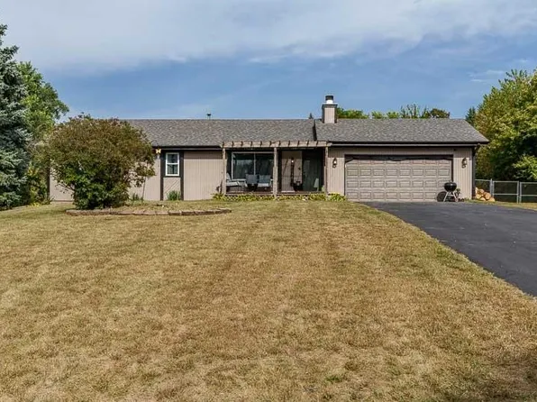 6646 Arena Dr, Roscoe, IL 61073