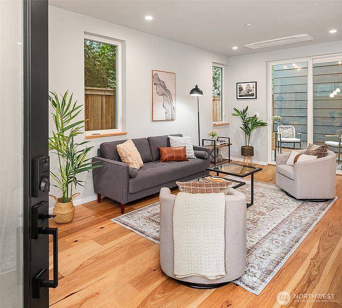 3rd image of 7154 44TH Avenue S
