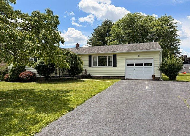 1st image of 117 Grove Avenue Ext