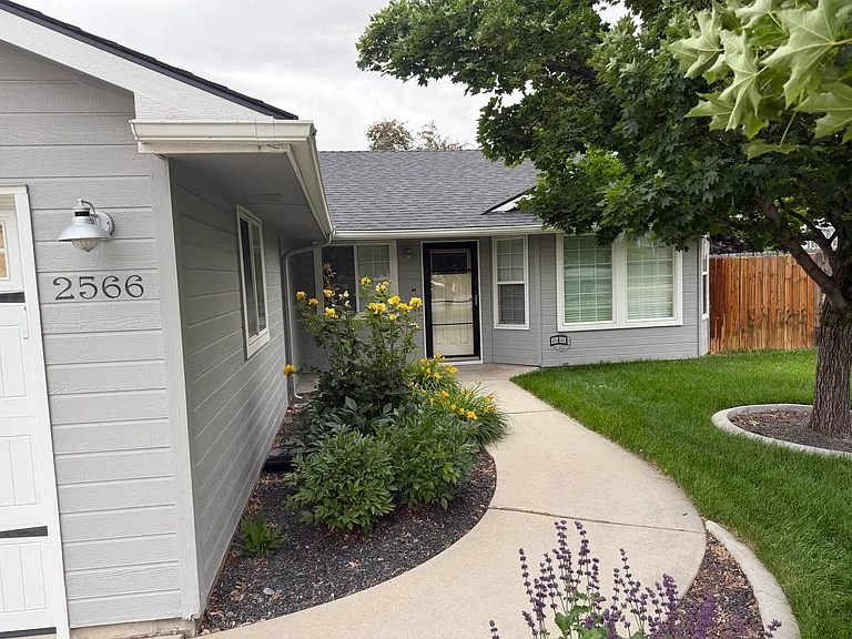 2566 E Mendota Dr — Photo 9