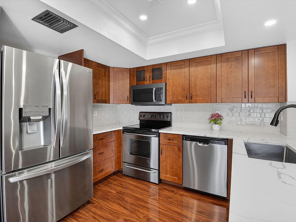 1st image of 1423 SW 28th Avenue #11 B