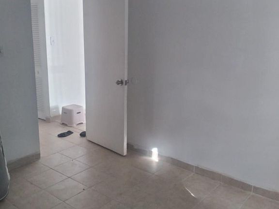 4th image of 10260 Corning Ave
