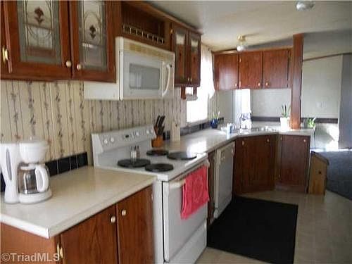 5th image of 150 Woodgrove Way