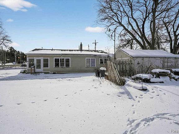 2nd image of 160 Beadle Lake Rd