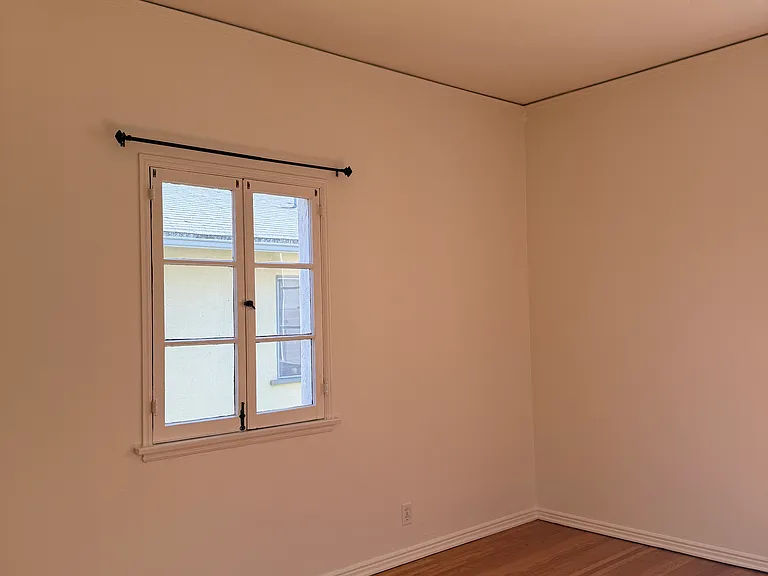 219 Quincy Ave — Photo 12