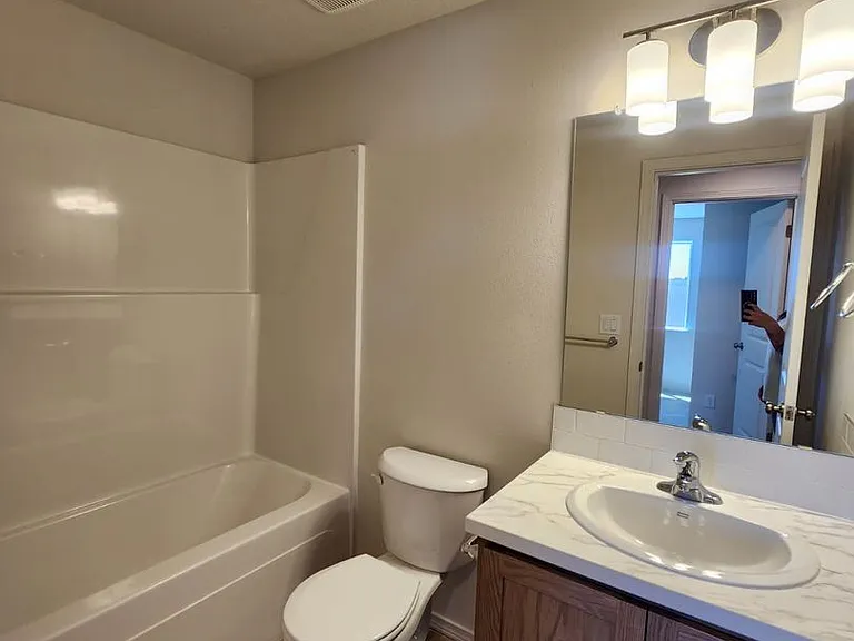 918 SE Starview Ave — Photo 5