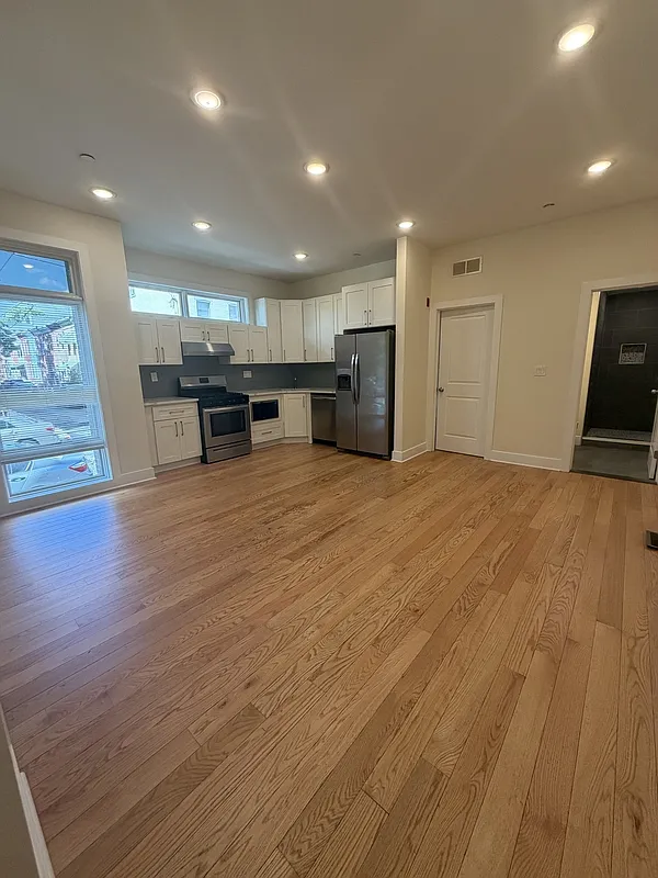 2 bed, 2.0 bath, 985 sqft, $1,900 — Photo 4
