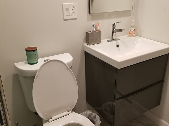 4th image of 1330 New Hampshire Ave NW APT 219