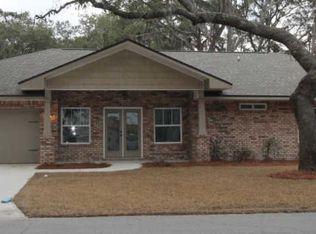 70 Bayou Dr, Fort Walton Beach, FL 32547