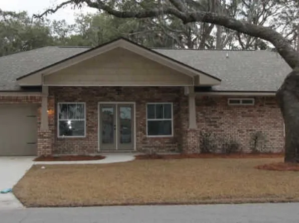 70 Bayou Dr, Fort Walton Beach, FL 32547