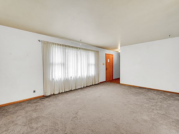 4th image of 742 Stockton Heights Dr