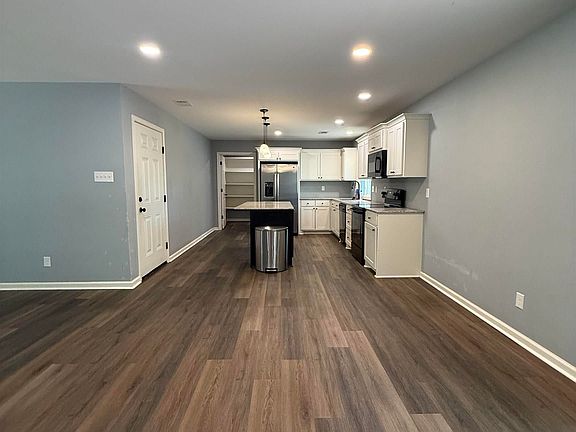 3rd image of 26 Barnwell Dr