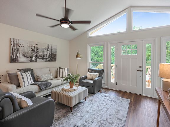 3rd image of 8141 Lakewinds Dr