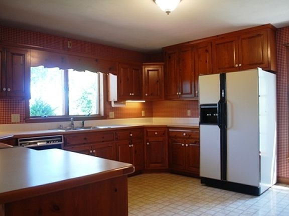2nd image of 406 Lake Shore Dr