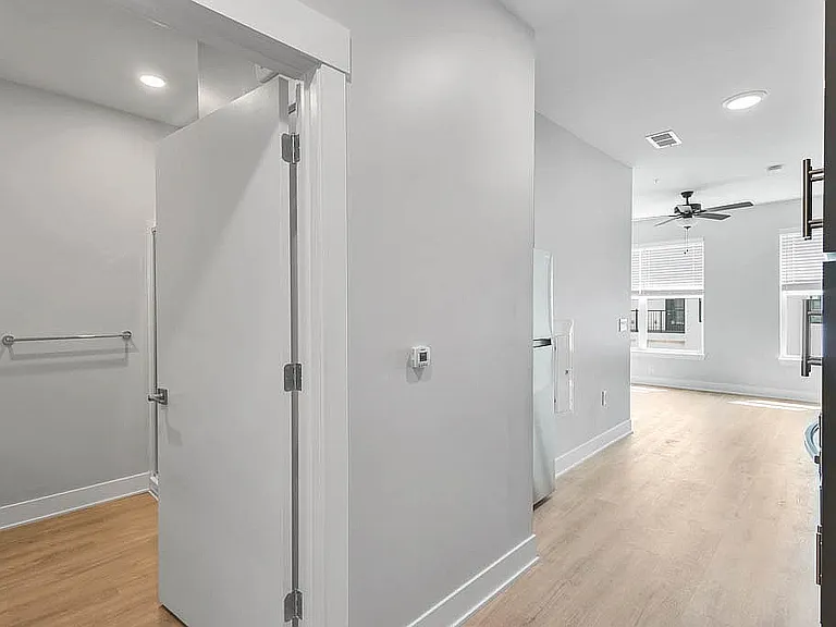 Bright & Elegant Apartment Entrance