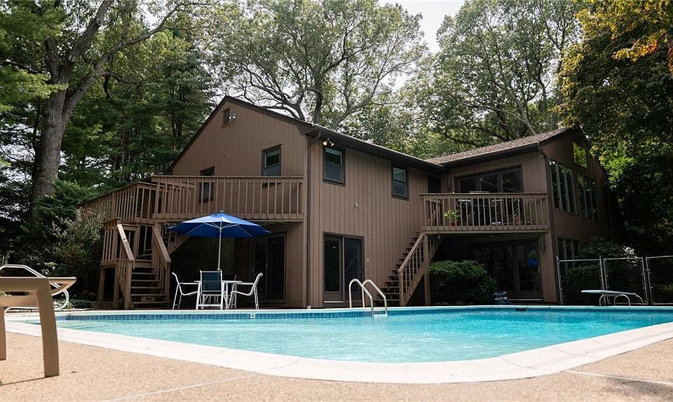 1st image of 65 Huguenot Dr
