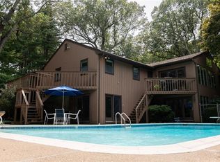65 Huguenot Dr, East Greenwich, RI 02818