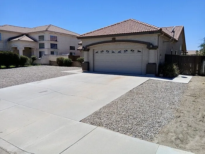 3 bed, 2.0 bath, 1582 sqft, $2,495 — Photo 2