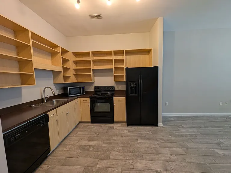 1020 E 36th St — Photo 5