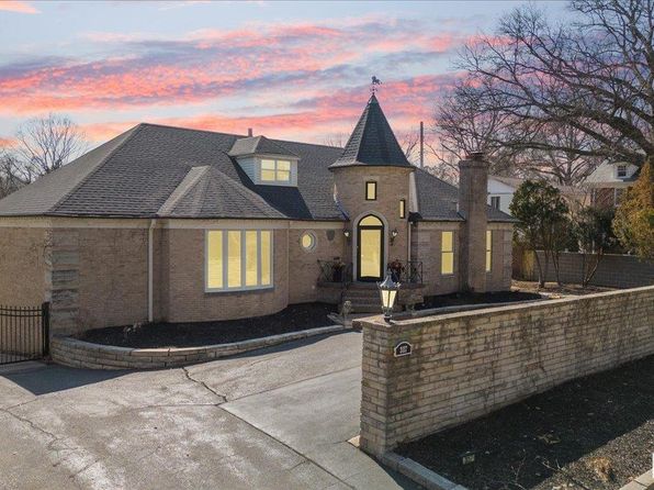 3117 E Locust St, Davenport, IA 52803