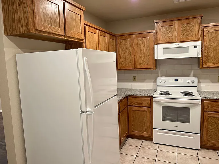 608 Rolling Hills Dr — Photo 5
