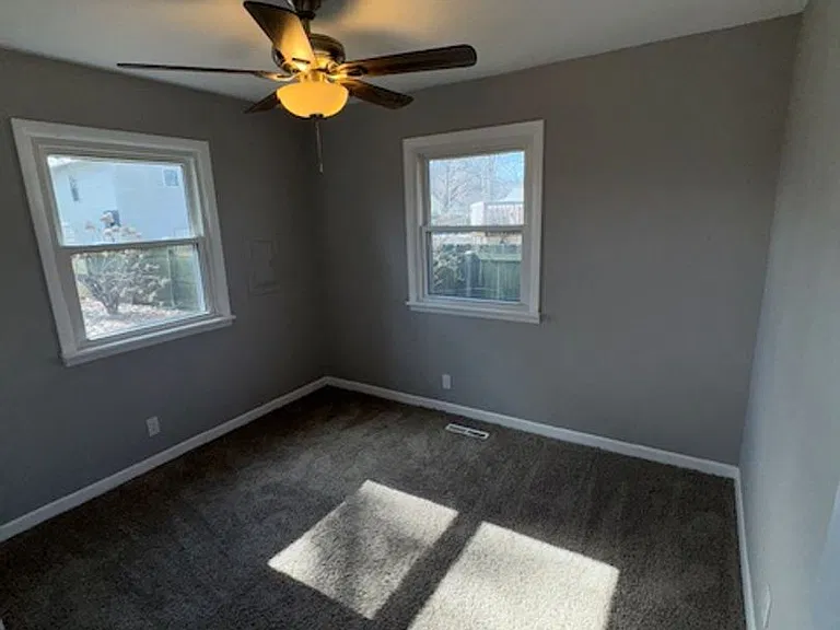 3017 E Riverside Dr — Photo 5