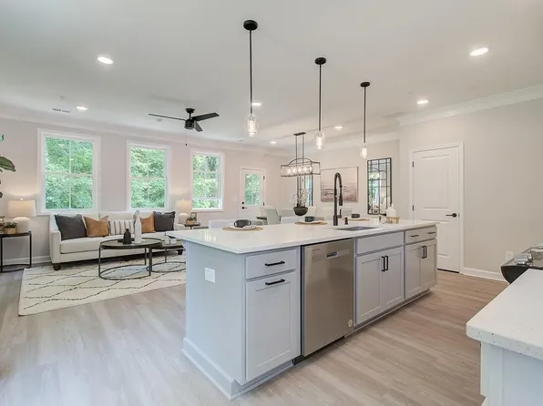 204 Dahlia Dr, Woodstock, GA 30188